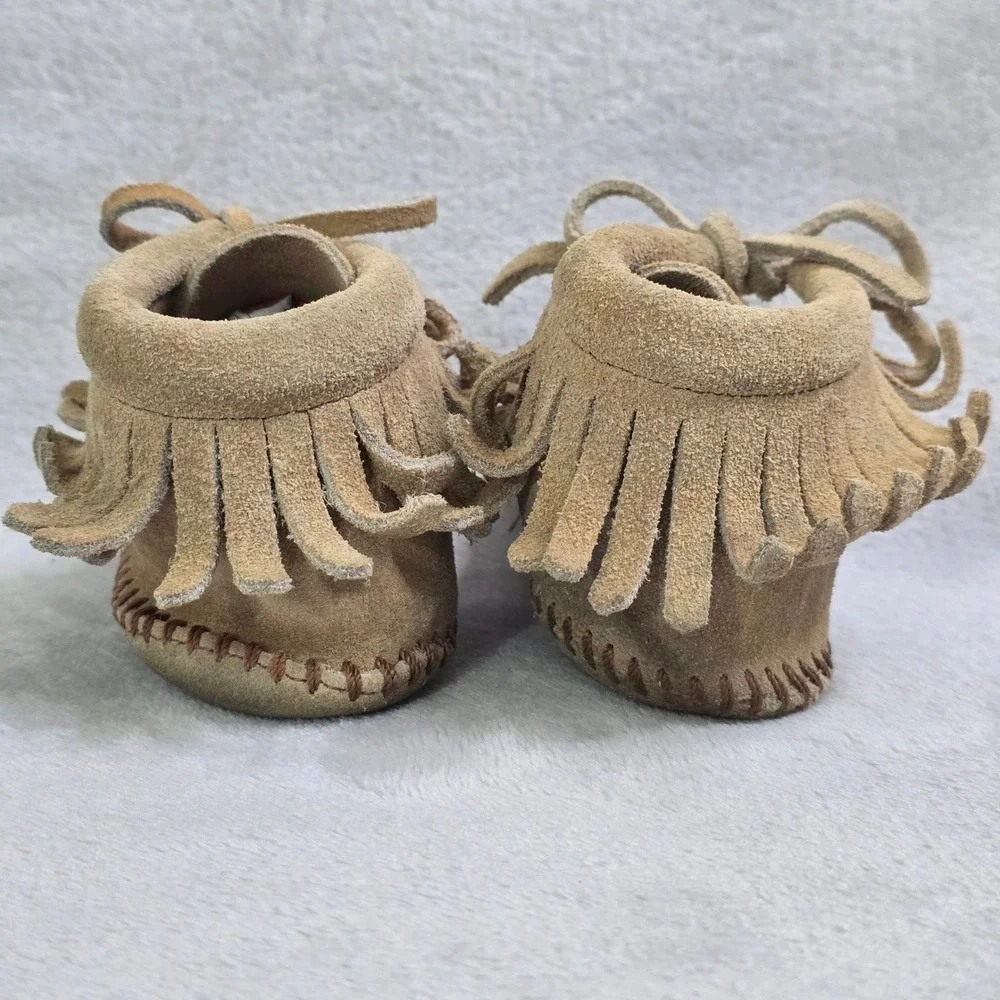 Minnetonka Kids Size 5 Suede Fringe Moccasin Booties‎ Tan Made in USA